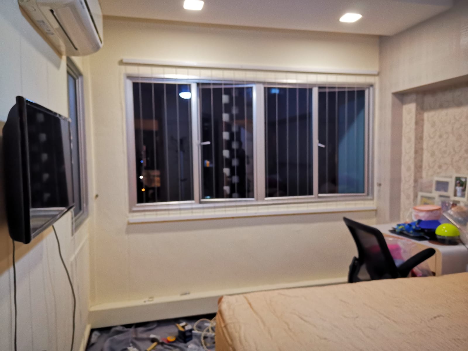 This is a Picture of Invisible grille at Singapore condo, vertical line, 110 Gerald Drive